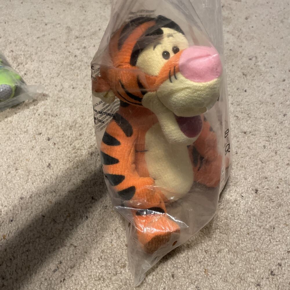 Vintage Winnie The Pooh Love To Hug Tigger 1999 New